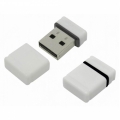 USB  8GB  Qumo Nano белый
